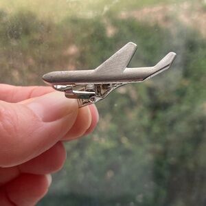 Airplane tie clip